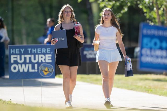 Two students attending new student orienation.