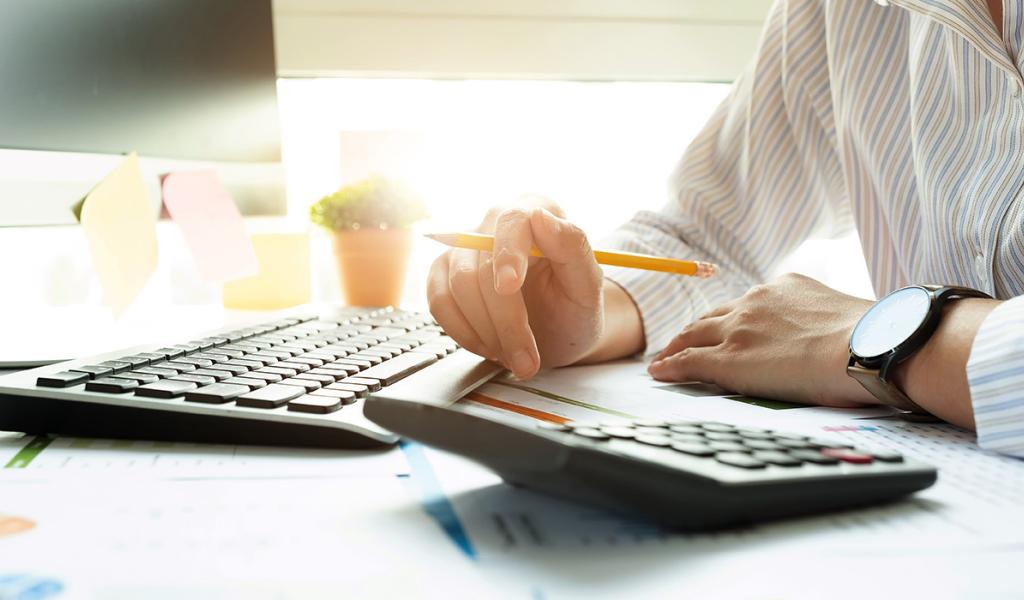 holding a pencil using a calculator